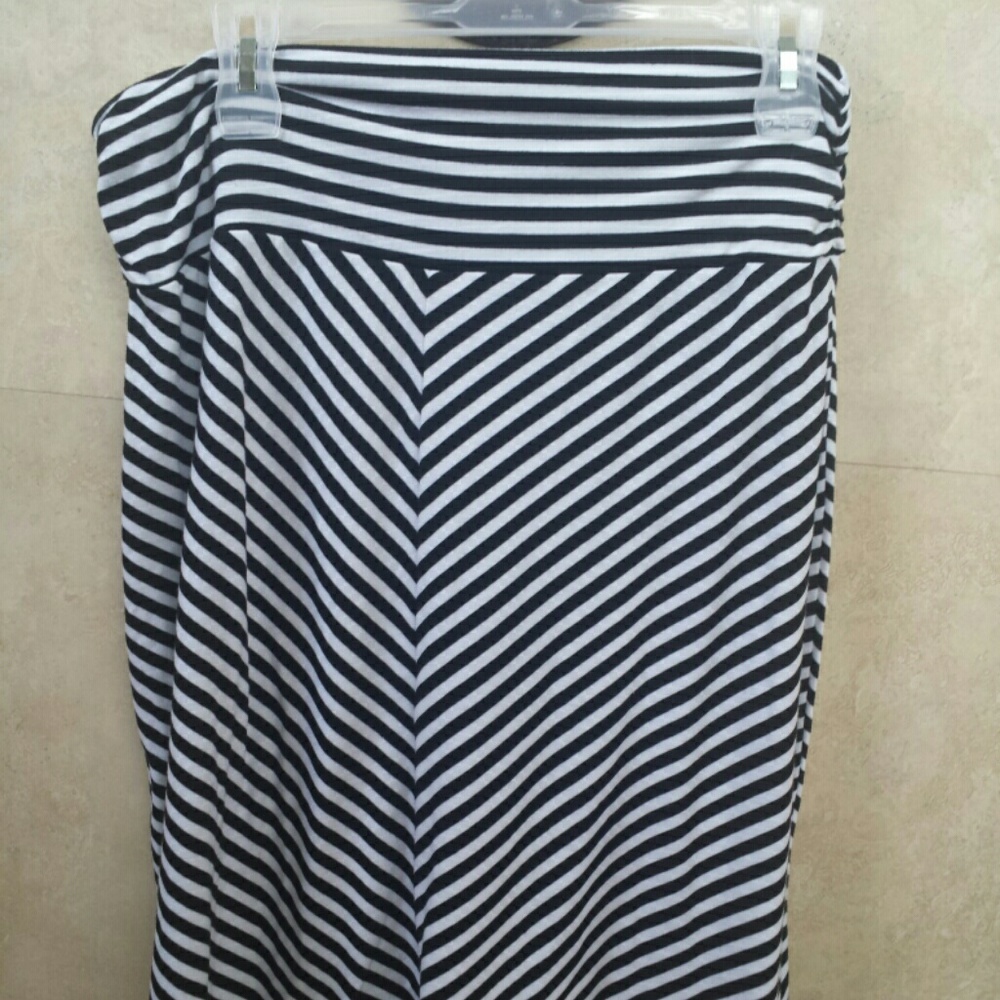 Knee length stripe skirt size Medium